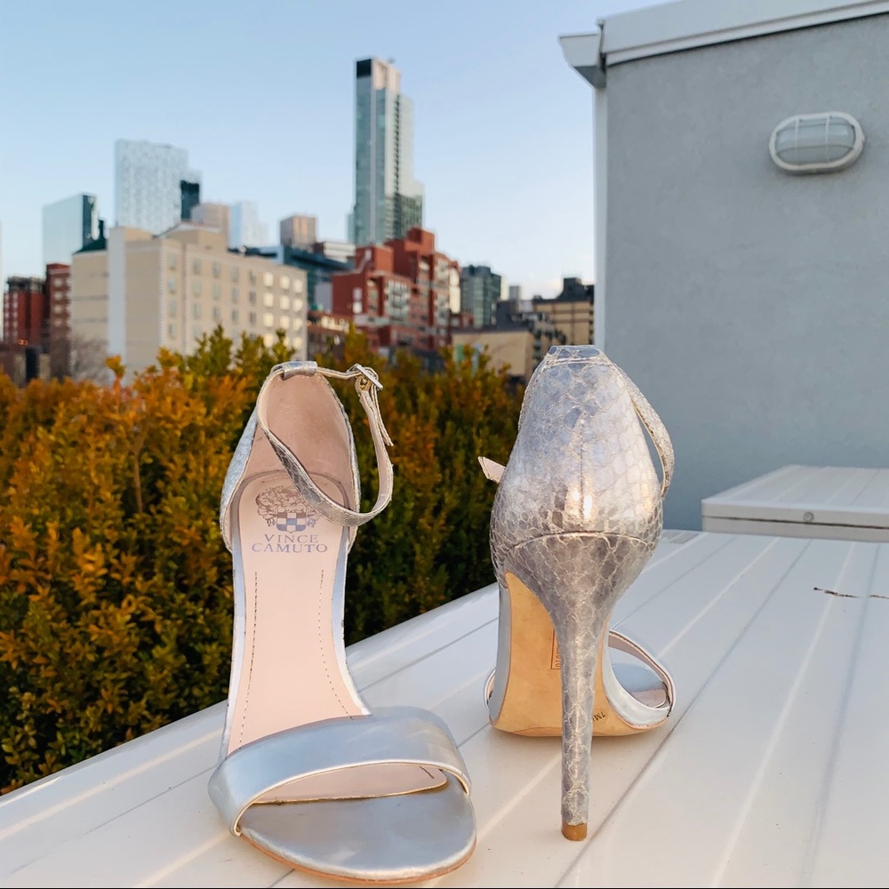 Vince Camuto Silver Snake Skin Ankle Strap Heels Open Toes